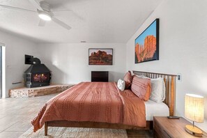 1 slaapkamer, een strijkplank/strijkijzer, reisbedje, wifi