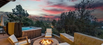 Uptown Lower-level unit w/Ultimate Views & Hot Tub