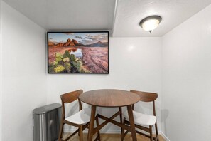 Dining - Uptown Lower-level unit w/Ultimate Views & Hot Tub (Sedona)