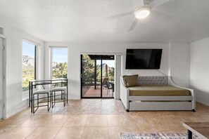 1 Schlafzimmer, Bügeleisen/Bügelbrett, Reisekinderbett, WLAN
