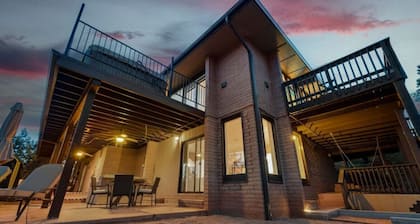 Uptown Lower-level unit w/Ultimate Views & Hot Tub