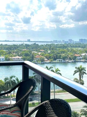 Property grounds - Ocean Front Condo - Walk out to the Sand (Miami)