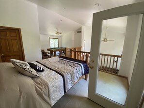 4 bedrooms, desk, iron/ironing board, free WiFi