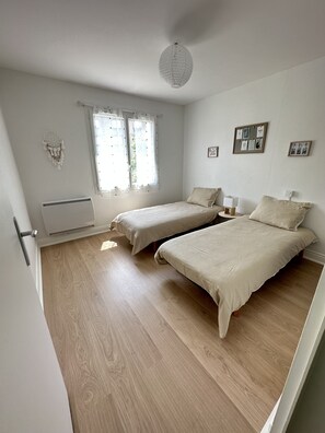 2 habitaciones, tabla de planchar con plancha y wifi gratis 