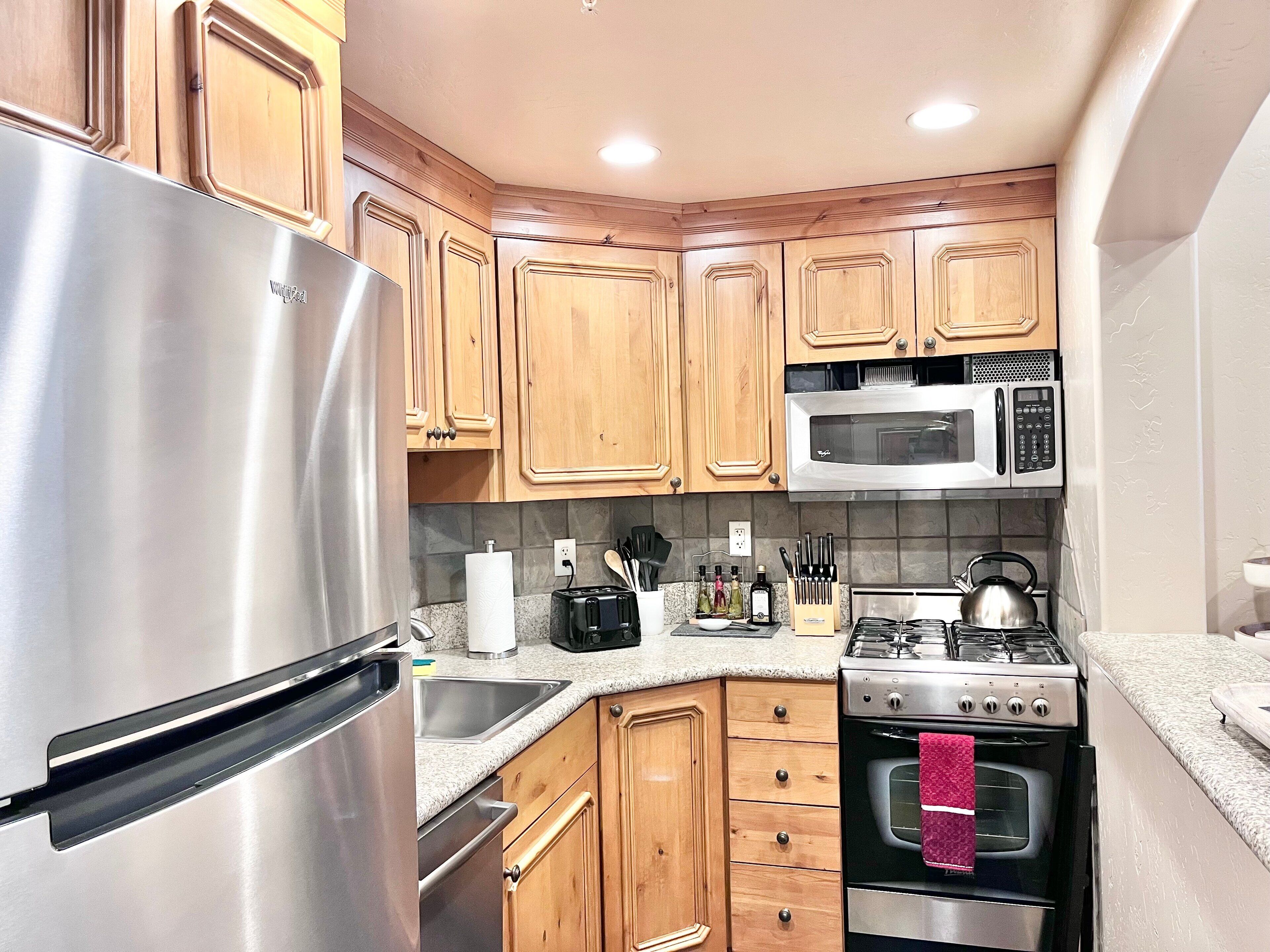 Fridge, microwave, oven, stovetop