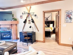 Smart TV, fireplace