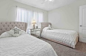 3 habitaciones, escritorio, tabla de planchar con plancha y wifi gratis 