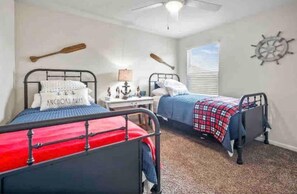 3 bedrooms, desk, iron/ironing board, free WiFi