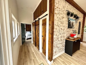 2 chambres, fer et planche à repasser, lit parapluie, Wi-Fi gratuit