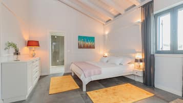 4 bedrooms, free WiFi, bed sheets