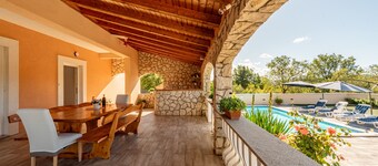 Holiday House Laetitia with pool