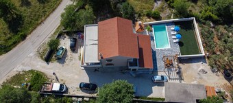 Holiday House Laetitia with pool