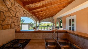 Refrigerador, microondas, horno y lavavajillas