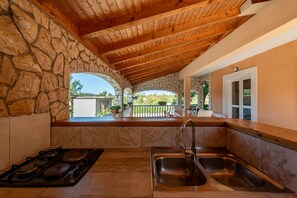 Kühlschrank, Mikrowelle, Ofen, Geschirrspüler