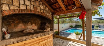 Holiday House Laetitia with pool