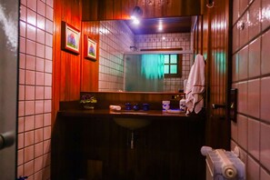 Shower, bidet, towels, soap
