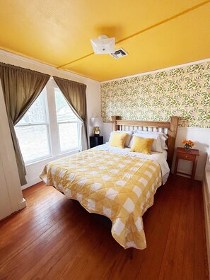3 Schlafzimmer, Schreibtisch, Bügeleisen/Bügelbrett, Reisekinderbett