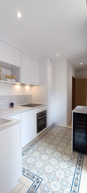 Kühlschrank, Mikrowelle, Ofen, Geschirrspüler