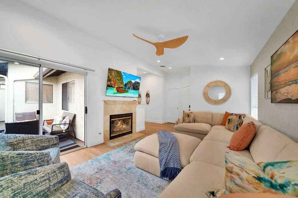 Gorgeous! Walk to Beach! Pool & Patio! Fireplace! – It’s ‘JUST BEACHY’!