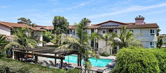 Gorgeous! Walk to Beach! Pool & Patio! Fireplace! – It’s ‘JUST BEACHY’!