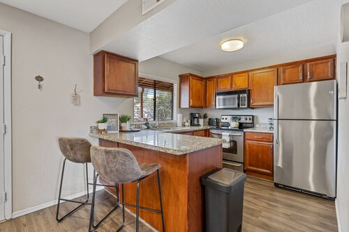 Casa Cortez - Cozy & Quiet by Trails and Restaurants!