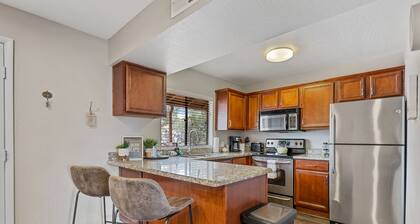 Casa Cortez - Cozy & Quiet by Trails and Restaurants!