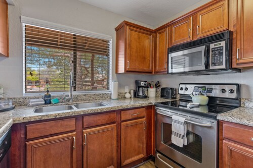 Casa Cortez - Cozy & Quiet by Trails and Restaurants!