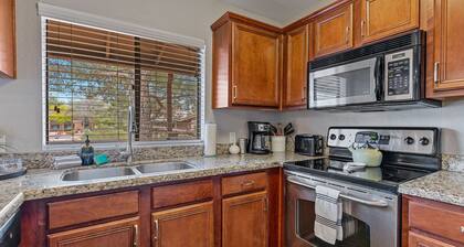 Casa Cortez - Cozy & Quiet by Trails and Restaurants!