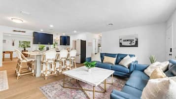 Smart TV, videojuegos, futbolito y tenis de mesa