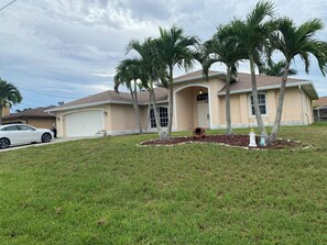 Exterior - Cape Coral beautiful vacation house (Cape Coral)