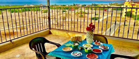 Daily English breakfast (JOD 5 per person)