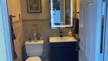 Bruser, hårtørrer, håndklæder, Sæbe