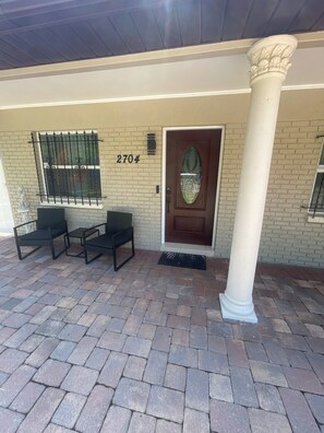 Exterior detail - Villa W/Pool And just 5 mins away from Raymond James Stadium and 10 min TPA. (Tampa)