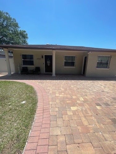 Villa W/Pool And just 5 mins away from Raymond James Stadium and 10 min TPA.