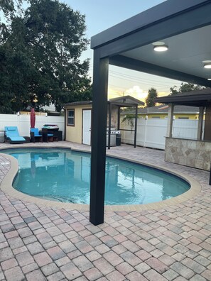 Outdoor pool - Villa W/Pool And just 5 mins away from Raymond James Stadium and 10 min TPA. (Tampa)