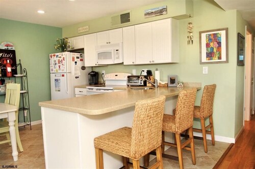 beautiful 3 bedroom 2 full bath within walking distance from the beach. 