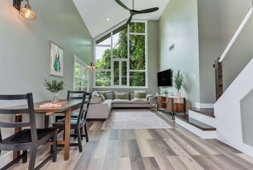 Modern 3 BR house in Belmont