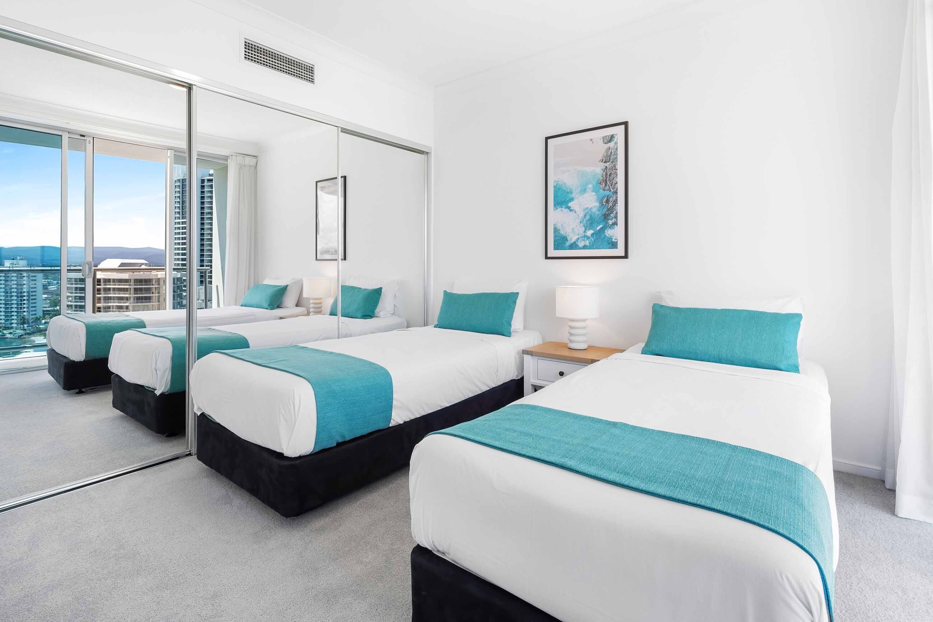 Chevron Renaissance River View - Surfers Paradise