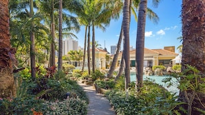 Property grounds - Chevron Renaissance Ocean View (Surfers Paradise)