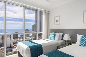 2 bedrooms, iron/ironing board, free WiFi, bed sheets - Chevron Renaissance Ocean View (Surfers Paradise)