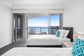 2 bedrooms, iron/ironing board, free WiFi, bed sheets - Chevron Renaissance Ocean View (Surfers Paradise)