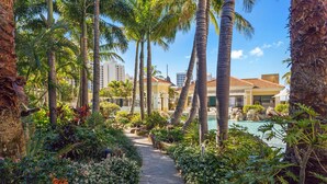 Property grounds - Chevron Renaissance Garden View (Surfers Paradise)
