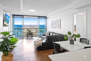 TV - Chevron Renaissance Hinterland View (Surfers Paradise)