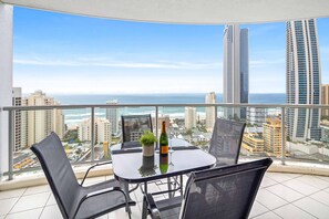 تناول الطعام بالخارج