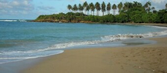 Excelente villa frente a la playa ideal para vacaciones o reuniones