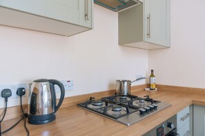 Geladeira, fogão, cooktop, torradeira