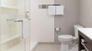 Hydromassage showerhead, hair dryer, towels