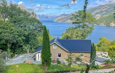 Amazing home in Forsand with WiFi
