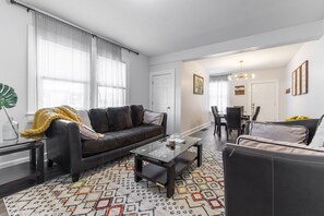 Living area - Newly Renovated Full Home + Near Downtown (Indianapolis)