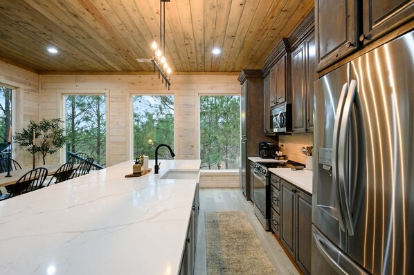 Refrigerador, microondas, horno y parrilla de estufa 